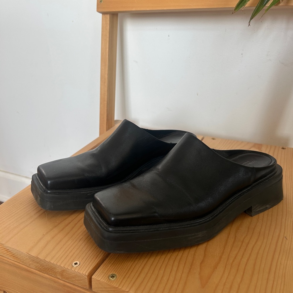 Vagabond Black Leather Women's Mules